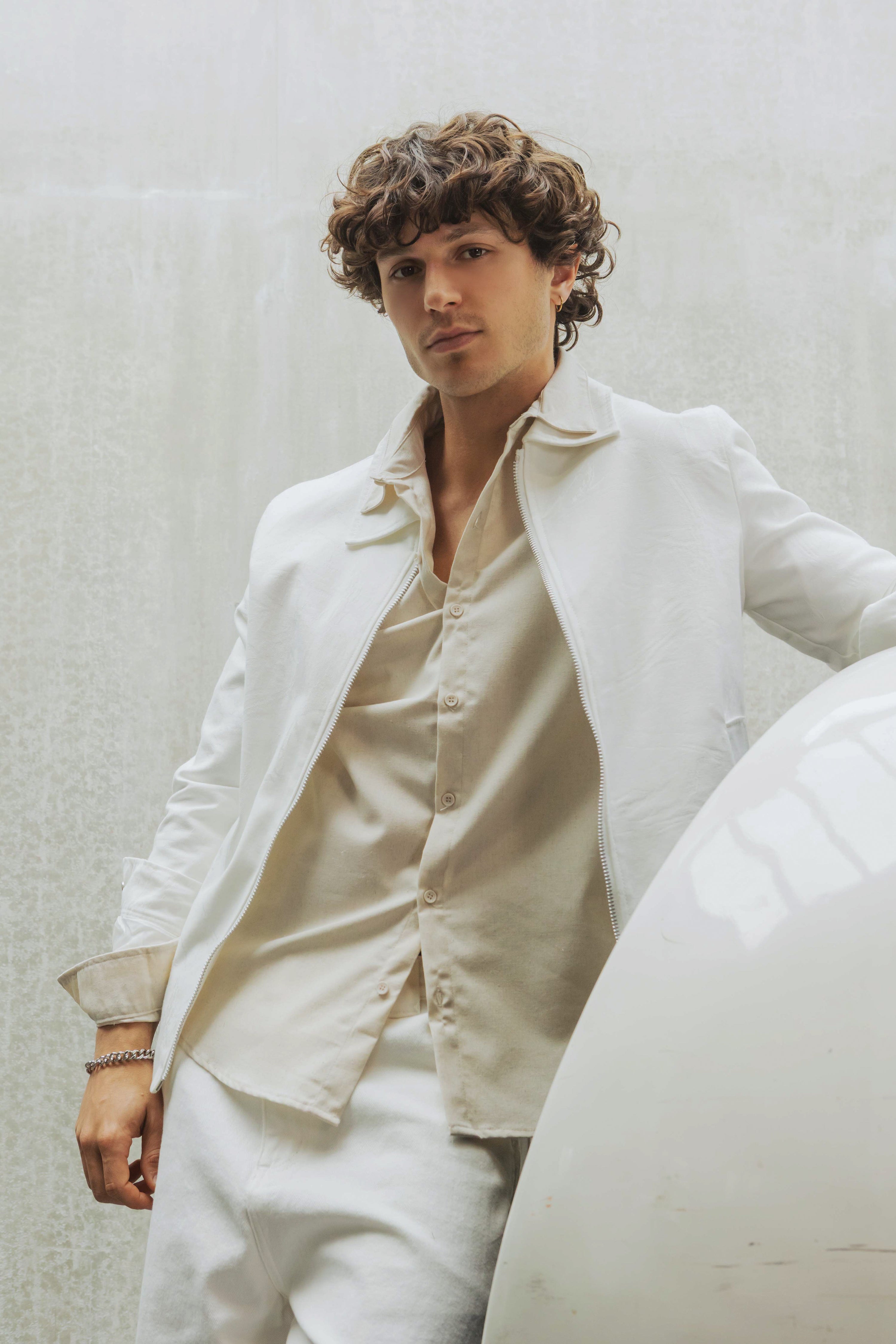 Veste moderne à col élégante