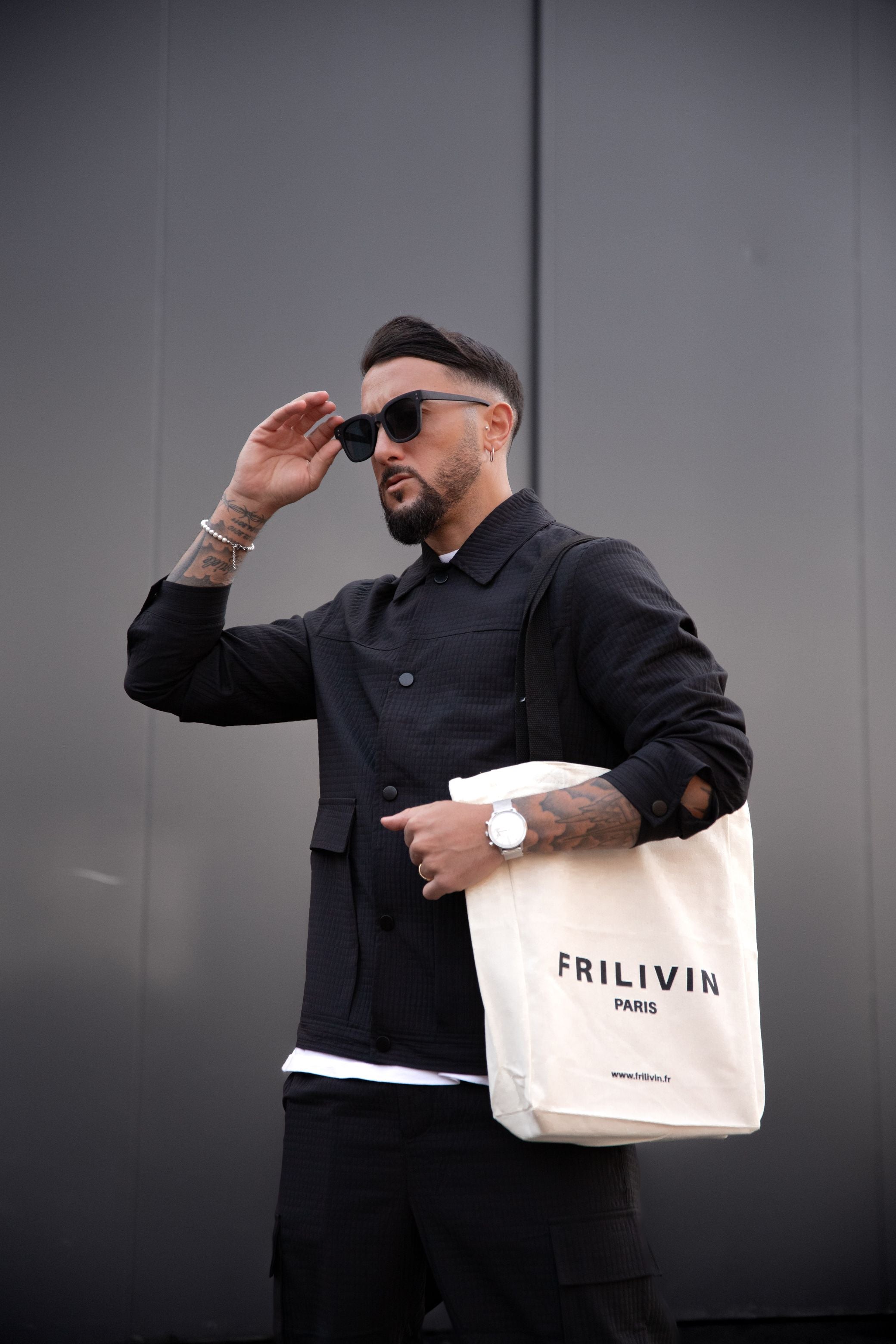 Frilivin tote bag